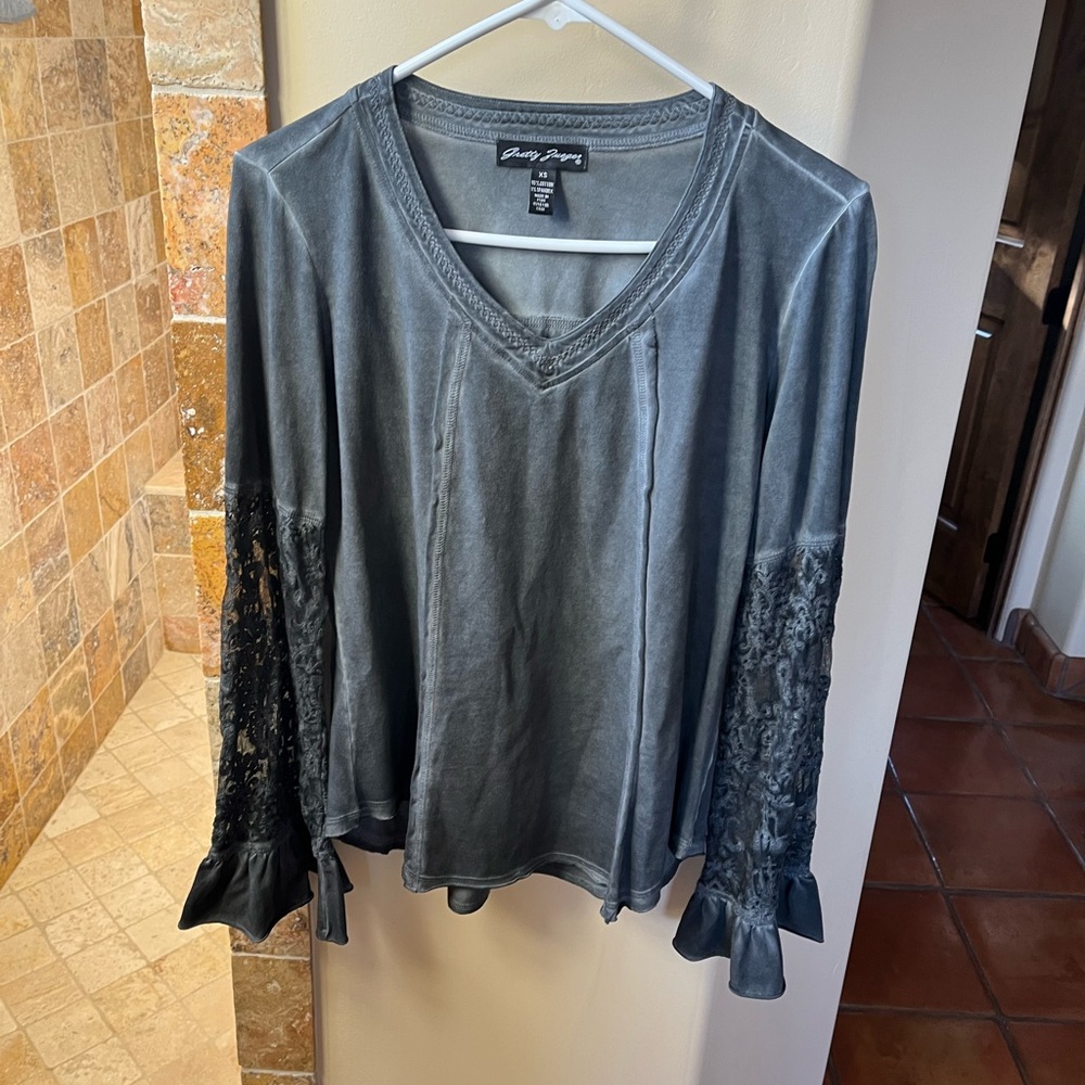 Women’s Gretty Zueger shirt NWOT